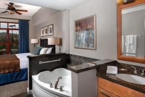 Beautiful Resort in Great Smokies Lodge 2BD Deluxe near Hillside Winery