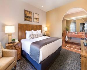 Beautiful Hotel in Legacy Golf Resort - 2BD Sleeps