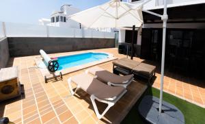 Beautiful and luxurious villa with heated pool and free Wi-Fi in Playa Blanca.