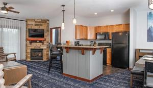 Beautiful Resort in Glacier Canyon 1BD Deluxe near Circus World