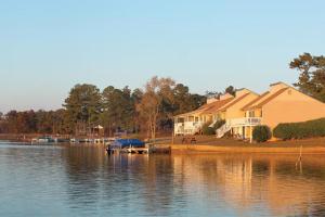 One-Bedroom Apartment room in Beautiful Hotel in Villas at Fairfield 1BD at Lakeview Parkway