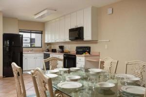 Diamond - Orbit One Vacation Villas- 2BD