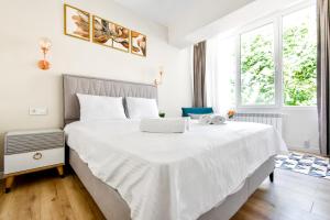 Prime Spot for 5 Full Kitchen Wi-Fi AC