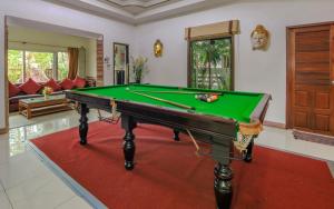 Villa Ratana near Walking Street and beaches