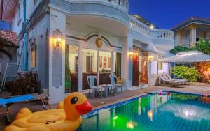 Villa Ratana near Walking Street and beaches