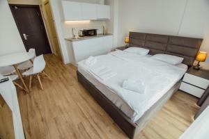 ROION Batumi Studio with Pool E1313