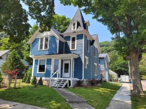 The Glarum House - Gorgeous Historic Home & Ac!