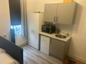 Cosy studio flat in Teddington