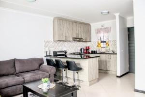 7 on Laibach - Buhrein Estate, Kraaifontein