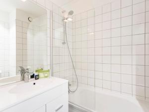 Appartement rénové pour 78 pers · Balcon · Prox. commerces & Transarc · Parking & Wifi inclus - FR-1-346-328