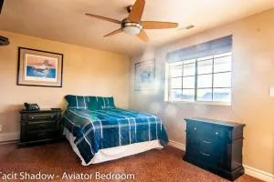 Tacit Shadow Resort Aviator Queen Suite, Gym, Coffee Bar, Hot-Tub, Free Laundry, Food Available - بيفر