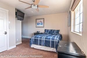 Tacit Shadow Resort Aviator Queen Suite, Gym, Coffee Bar, Hot-Tub, Free Laundry, Food Available