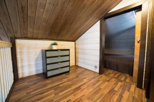 Three-Bedroom Cottage with Sauna
