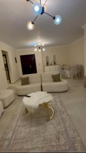 شقة بكمباوند الخمائل