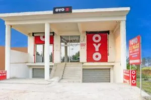 Super Hotel O D.K. PALACE HOTEL & ROOMS - Hāthras