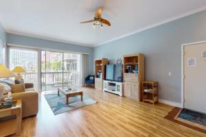 Our House at the Lake House C117 by Beachside