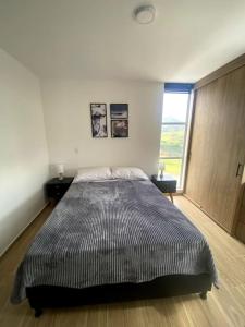 Apartamento nuevo en conjunto, Picina y Jacuzzi comunal - Parqueadero Privado