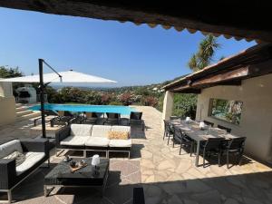 Villas Cote d-Azur villa d-architecture mediterraneenne Vence entre mer et montagne : photos des chambres