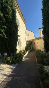 Villas Cote d-Azur villa d-architecture mediterraneenne Vence entre mer et montagne : photos des chambres