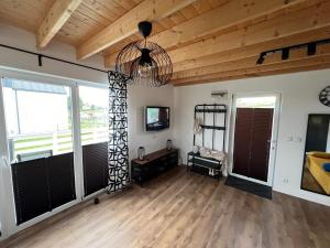 Domek nad jeziorem Raduńskim