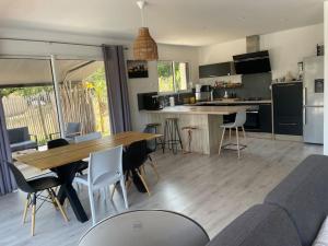 Villa Kevin piscine, pool house et pétanque 6 à 8 personnes