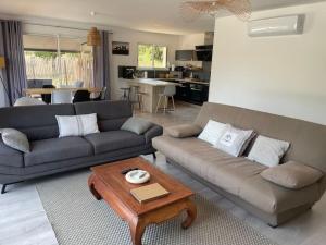 Villa Kevin piscine, pool house et pétanque 6 à 8 personnes