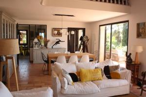 Villas Superbe villa Calista classee 5 Etoiles pour 10 personnes avec piscine vue mer, proche des plages et du Circuit du Castellet Paul Ricard : photos des chambres