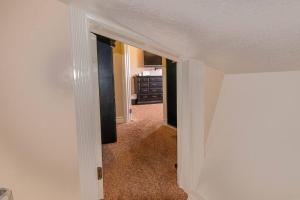 Tacit Shadow Resort Escape Dual Suite, Gym, Coffee Bar, Hot-Tub, Free Laundry, Food Available