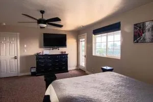 Tacit Shadow Resort Escape Dual Suite, Gym, Coffee Bar, Hot-Tub, Free Laundry, Food Available - بيفر