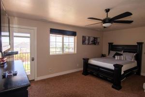 Tacit Shadow Resort Escape Dual Suite, Gym, Coffee Bar, Hot-Tub, Free Laundry, Food Available