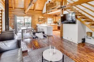 Deck and Pool Access Pine Mountain Club Cabin! - Wheeler Ridge