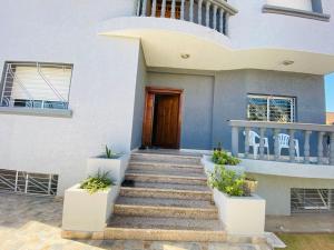 Villa 3 niveaux près de la mer