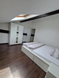 3 cosy bedrooms shared house with 4 beds near Paris