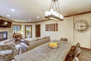 Village At Breckenridge - 2 Bedroom Ski Inski Out Condo