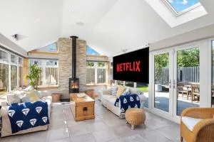 Luxury House with a Hot Tub book on Air Bee and Bee - Dirleton