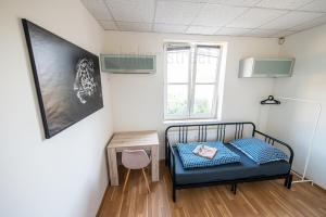 Snug room close to metro Palmovka