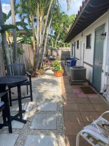 Only Two Blocks to Sand! 1st Floor Beach Hacienda