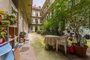 Cool apartment in the center with Patio, Szovetseg Street