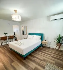 Stylish Studio Apartment in Downtown St Pete - Walk to Restaurants - St Petersburg
