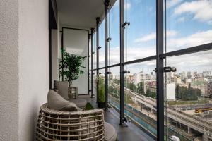 Wola Tower Deluxe Separate Bedroom with Free Garage - by Perfect Apart