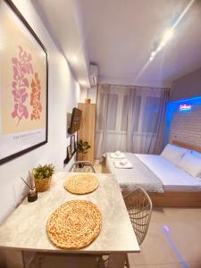 Neon City Pulse - Casa Nativa