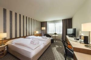 Superior Double Room room in Maritim Hotel Stuttgart