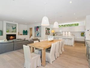 Point King Modern Masterpiece