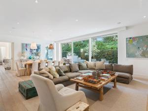 Point King Modern Masterpiece