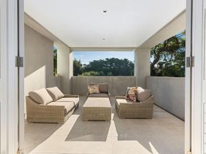 Point King Modern Masterpiece