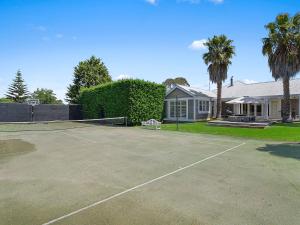 Portsea Resort Pool and Court
