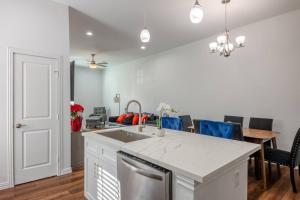 2 Houses for Large Groups Near NRG, Toyota Stadiums