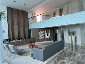 Apartamento confortável, localização extra -recepção 24h- Varanda com vista panorâmica