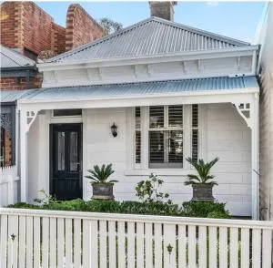 Albert Park Bespoke Brilliance 4Bed 2Bath - Melbourne