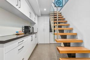 Albert Park Bespoke Brilliance 4Bed 2Bath